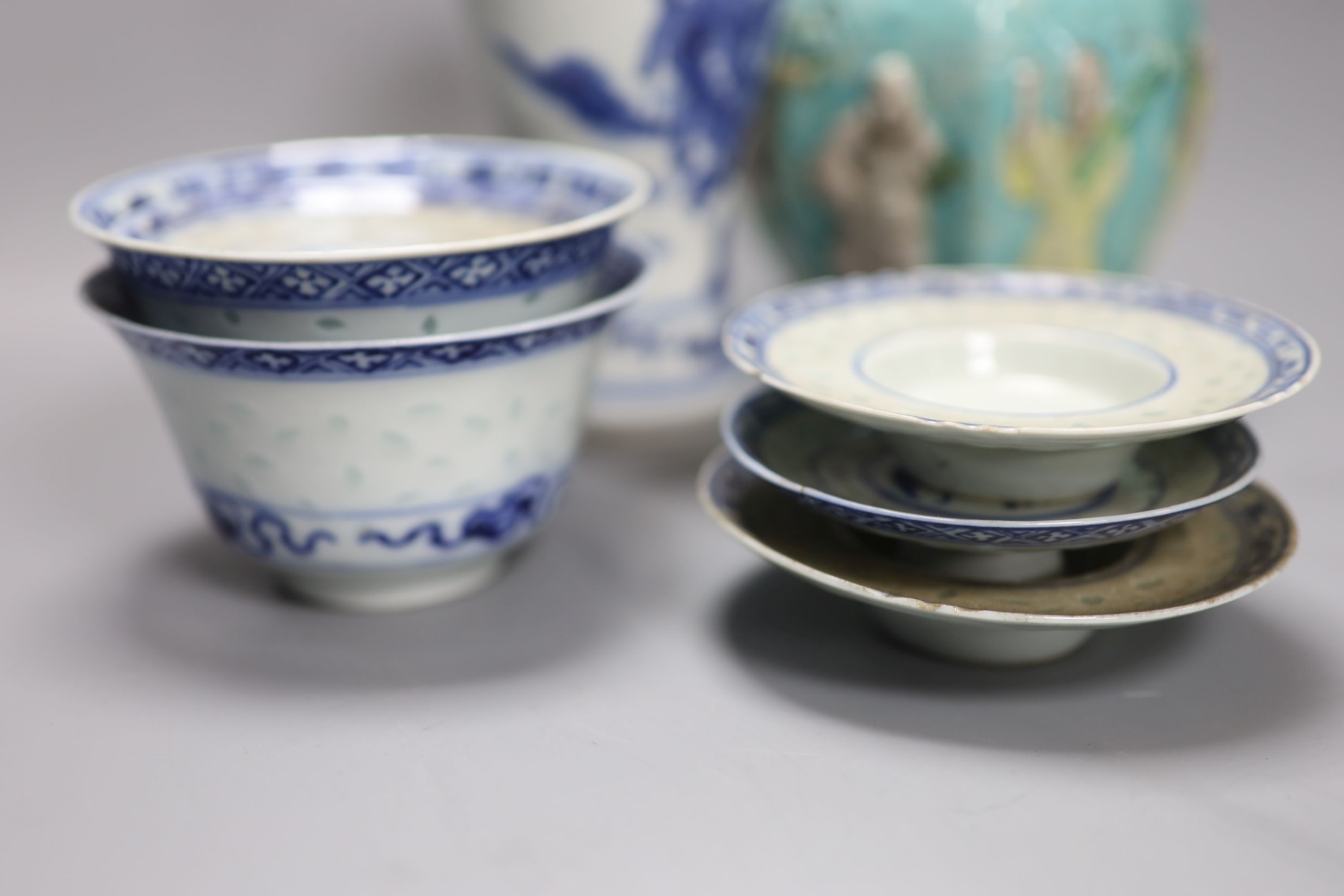 A quantity of Chinese ceramics Qing, tallest 17cm